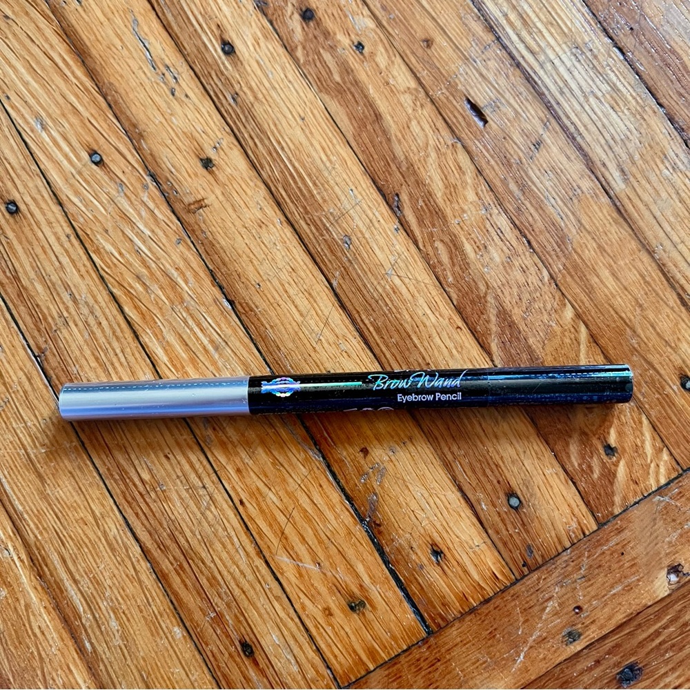 Skone Brow Wand • Brow Pencil in Creamy Chai (Taupe) - Picture 6 of 7
